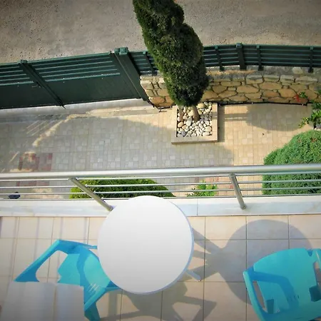 Apart Gallery * Karteros