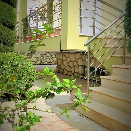 Apart Gallery *