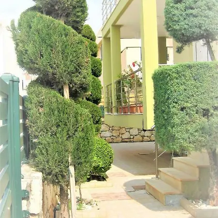 Apart Gallery